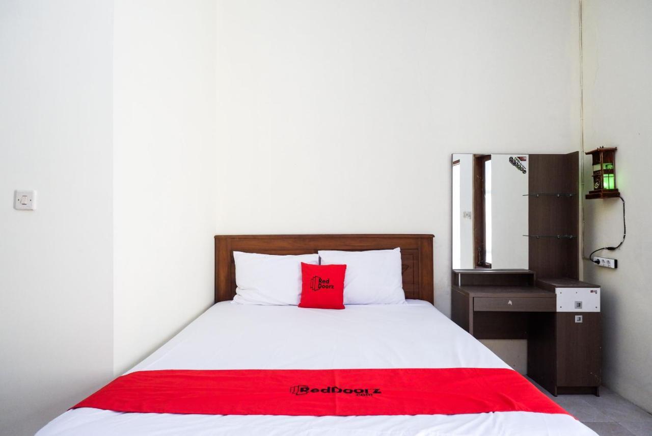 Reddoorz @ Umbul Ponggok Waterpark Klaten Exterior photo